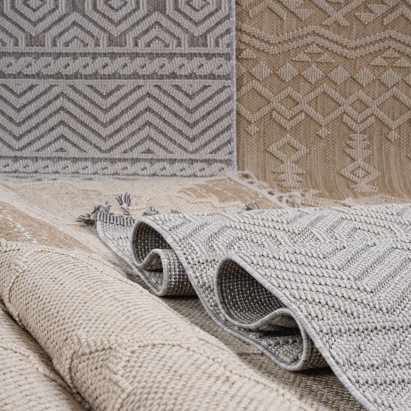 Guros - Trendy Traditional Indoor / Outdoor Rug