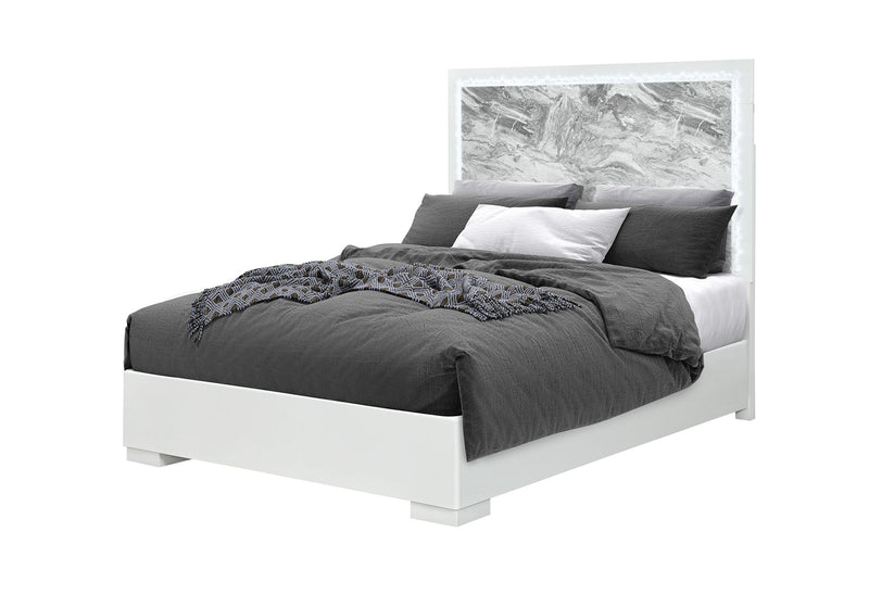 Naomi - 5 Piece Queen Bedroom Set - Silver